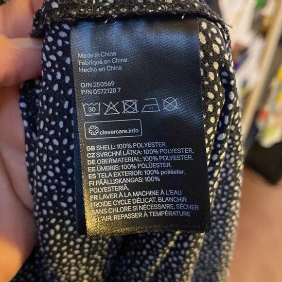 H&M Sleeveless Button-down Blouse - Picture 10 of 10